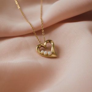 Vintage Avon Heart Love Valentine Faux Pearl Minimalist Gold Chain Necklace